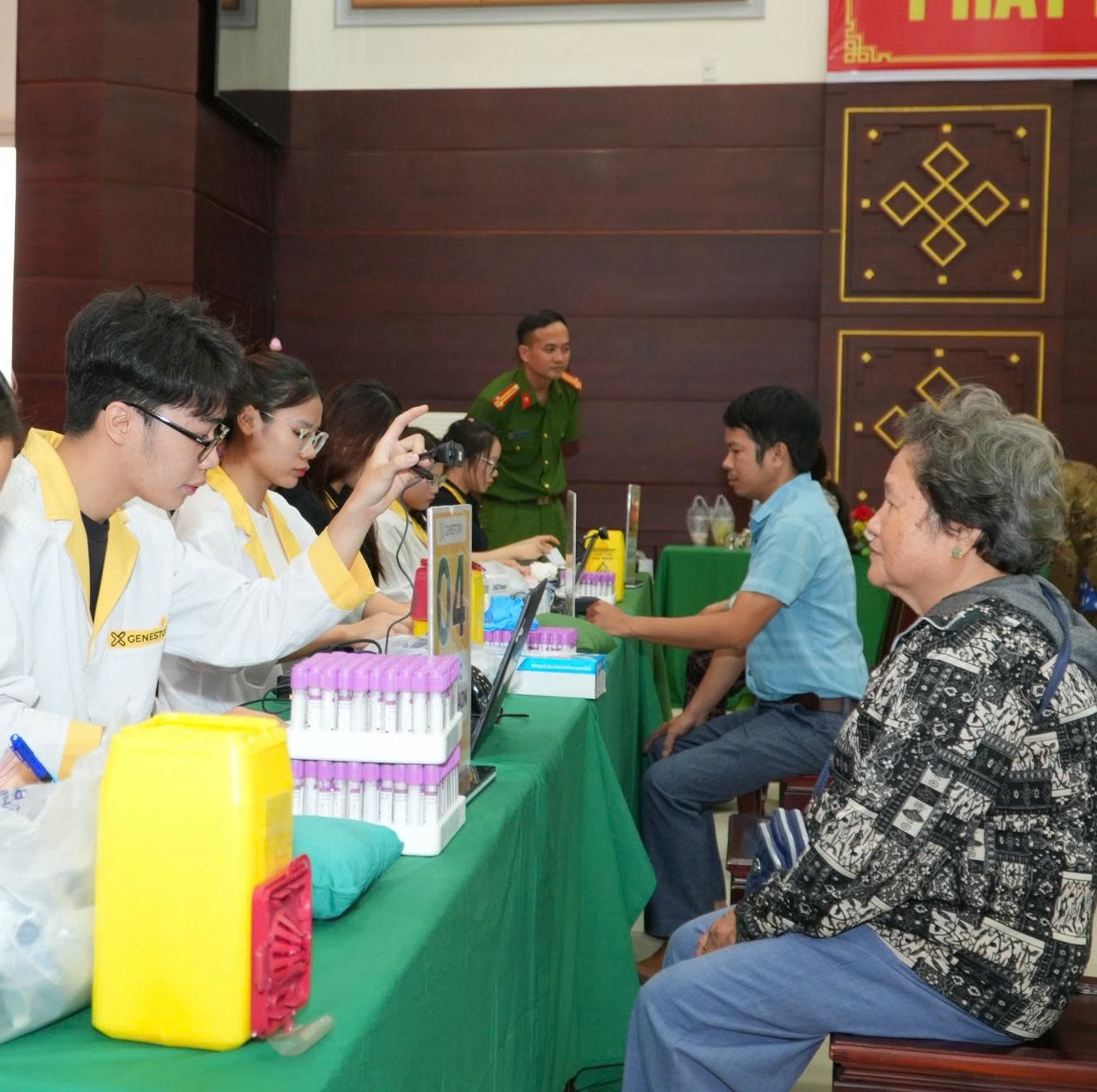 Thu nhận mẫu ADN cho 219 thân nhân liệt sĩ tại 5 xã phía nam thành phố Huế