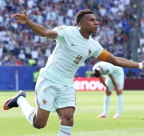 Mbappe tỏa sáng đưa Pháp vào bán kết