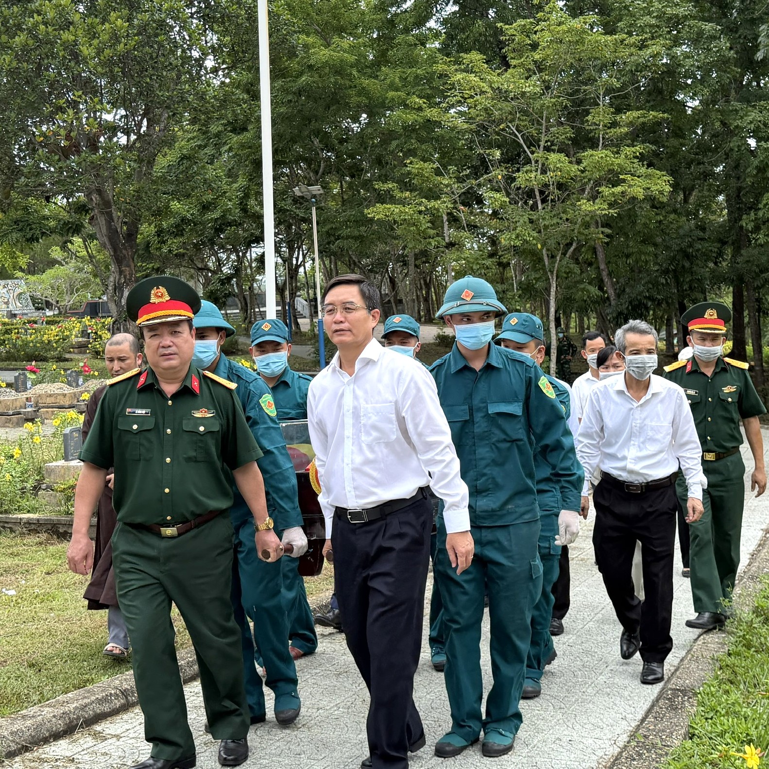 Mỗi mẫu sinh phẩm là một niềm hy vọng sớm đưa các anh trở về