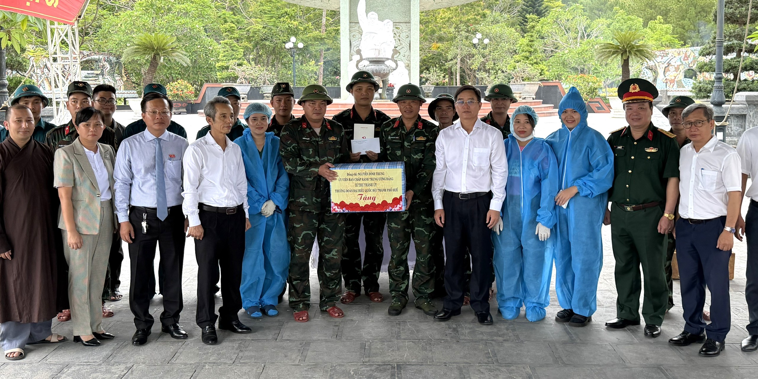 Mỗi mẫu sinh phẩm là một niềm hy vọng sớm đưa các anh trở về