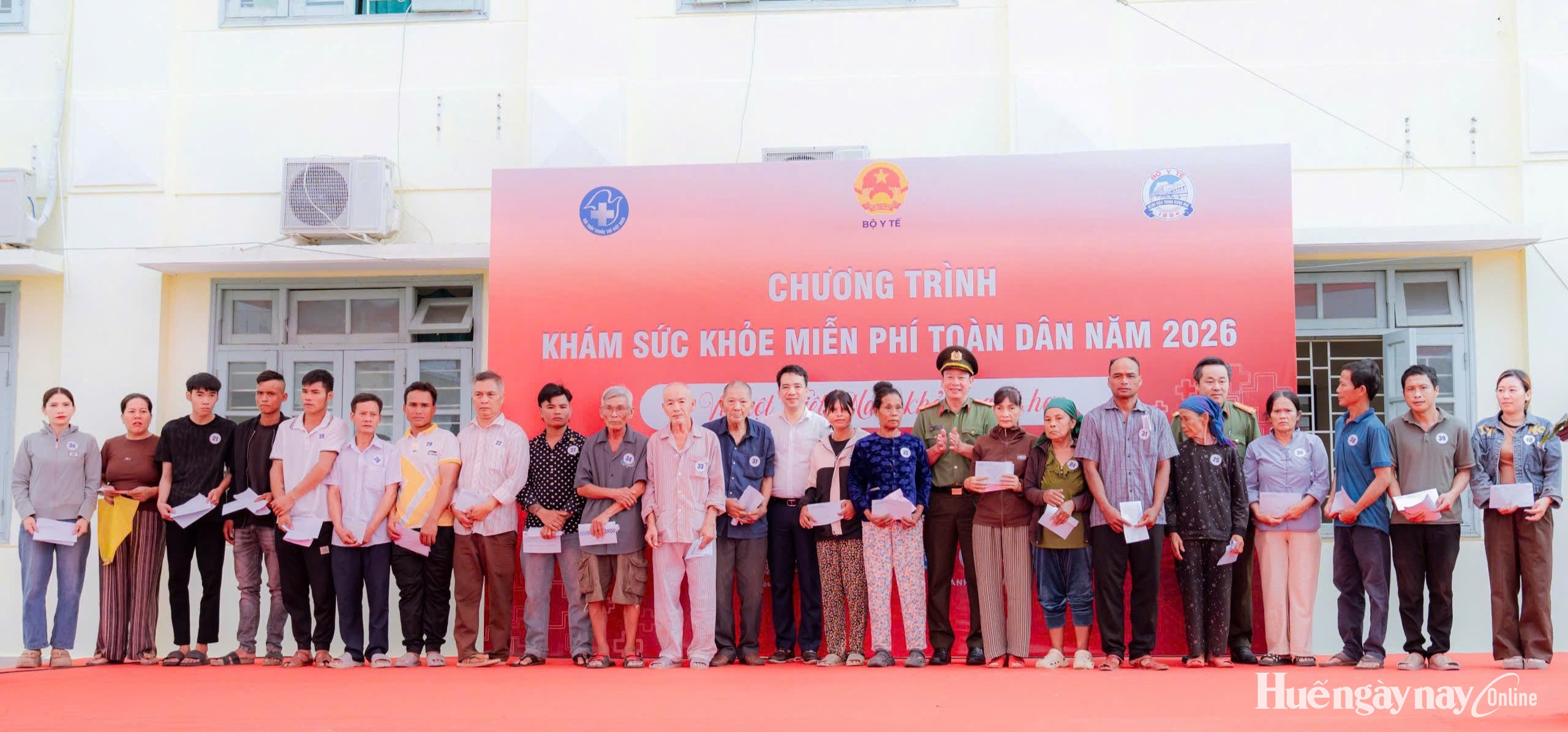 Hơn 1 000 người dân vùng cao được khám sức khỏe miễn phí