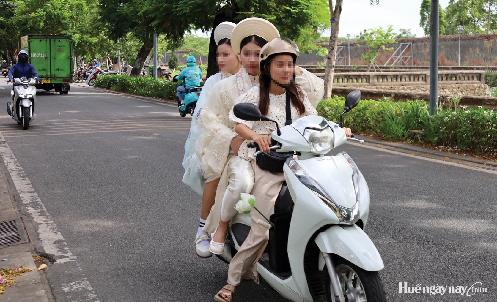 Hình ảnh đẹp bắt đầu từ việc chấp hành luật giao thông