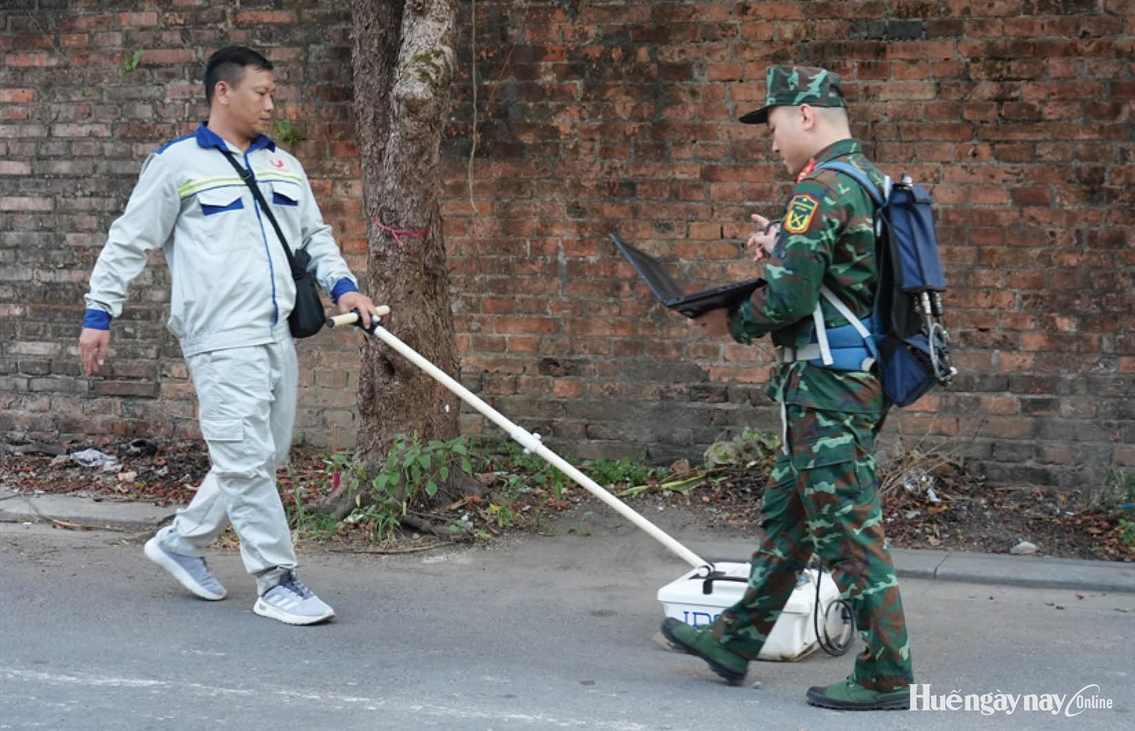 “Mắt thần” mở đất tìm hài cốt liệt sĩ