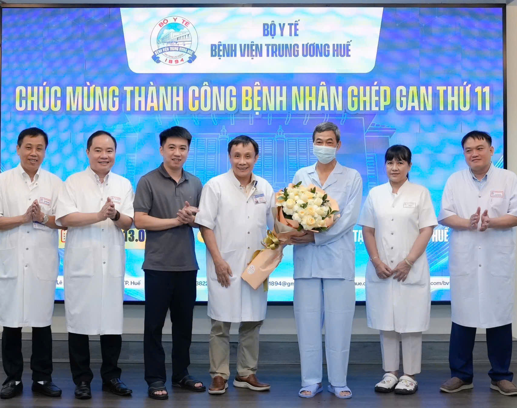 Bệnh viện Trung ương Huế tổ chức lễ ra viện cho bệnh nhân ghép gan thứ 11