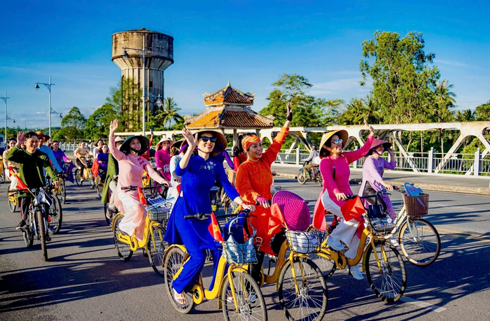 Làm thế nào để du lịch Huế tiết kiệm
