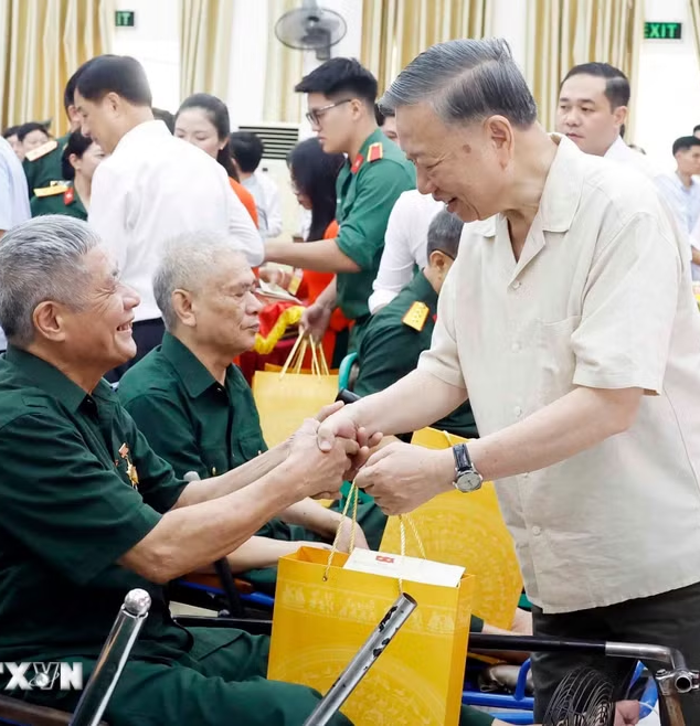 Tổng Bí thư, Chủ tịch nước Tiếp tục rà soát, giải quyết đầy đủ chính sách đối với người có công và thân nhân