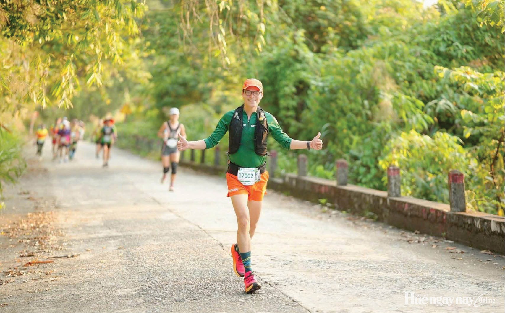 Theo chân những người mê chạy trail ở Huế
