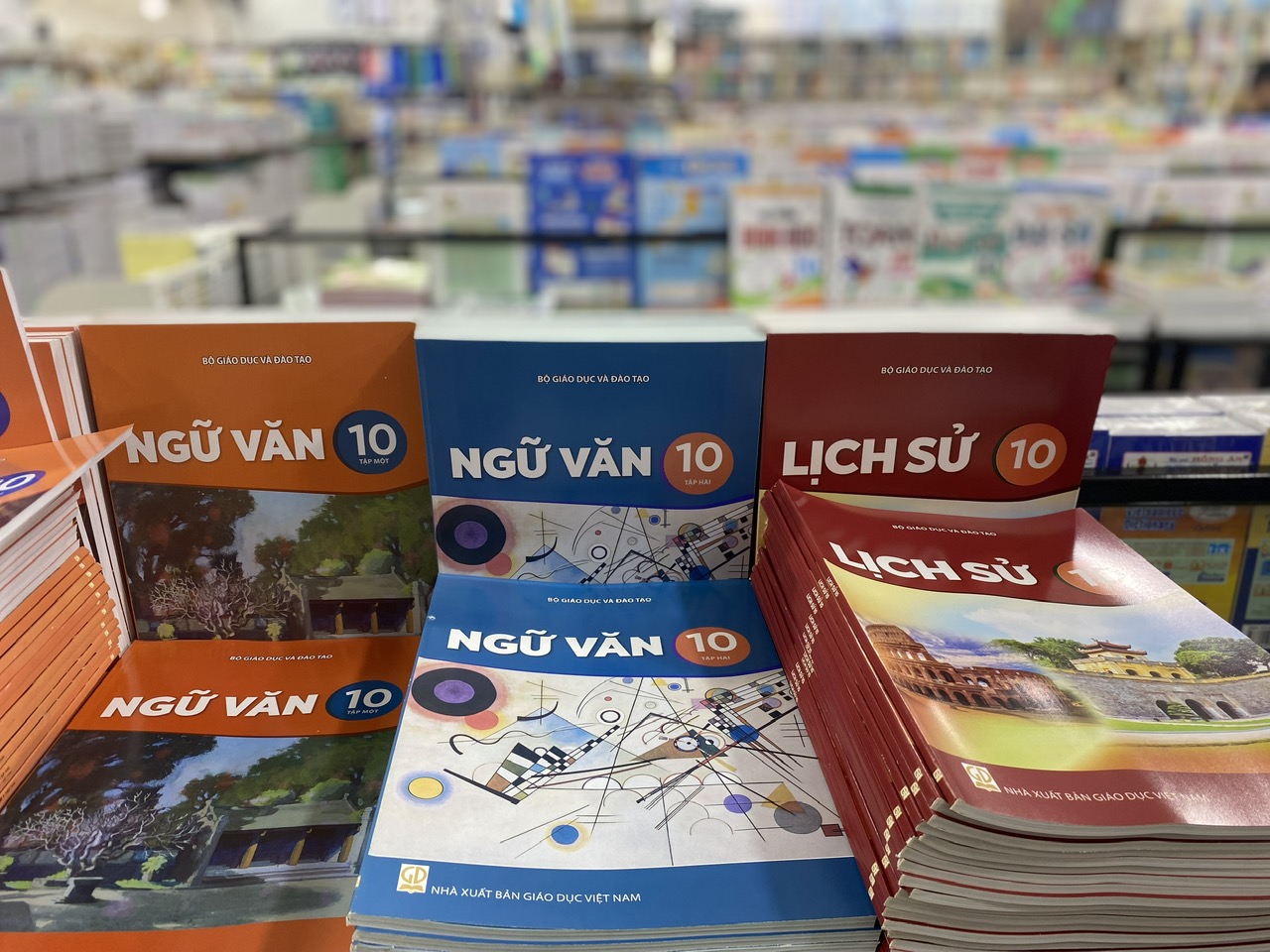 Cấp phát miễn phí sách giáo khoa cho học sinh trên địa bàn thành phố từ năm học 2026 - 2027