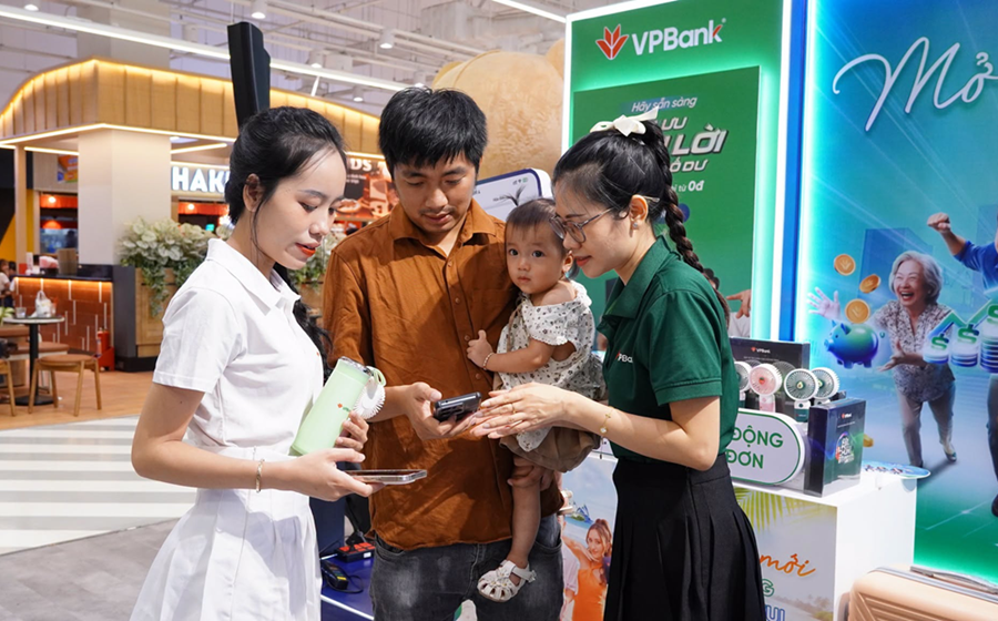 Đi siêu thị cuối tuần,  nâng cấp cách quản lý tài chính cùng VPBank