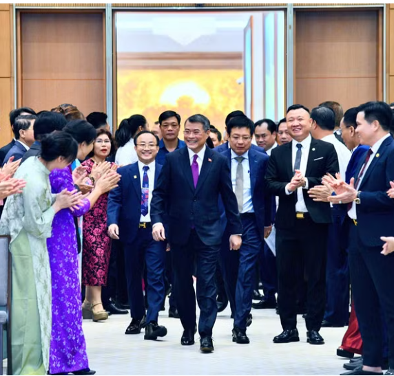 Tháo gỡ điểm nghẽn, khơi thông nguồn lực, thúc đẩy tăng trưởng