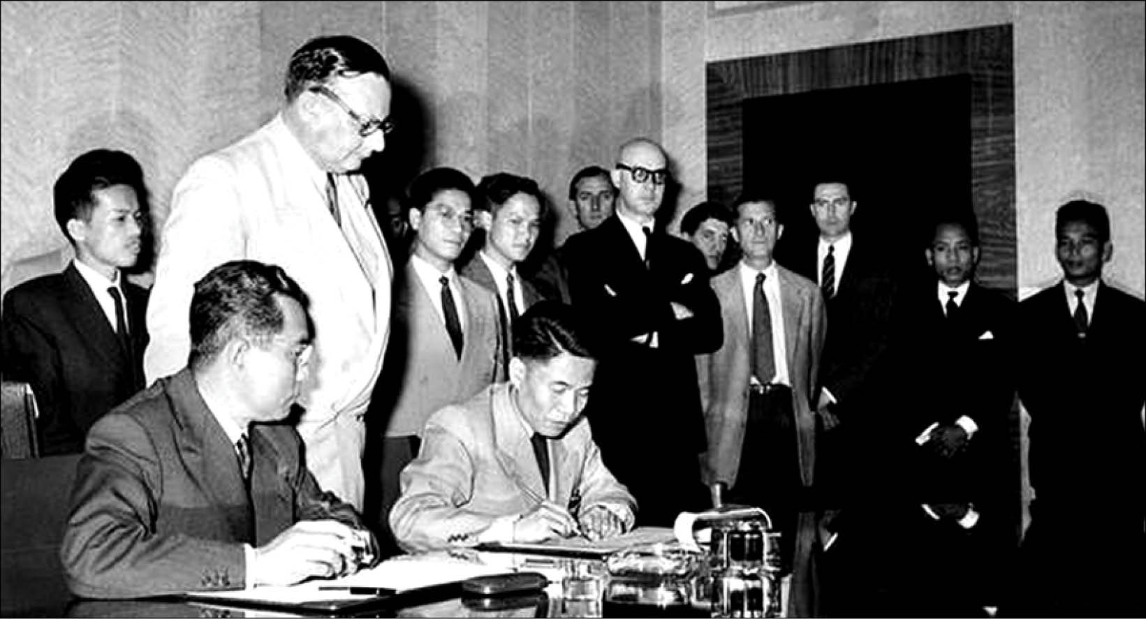 Bài học về lịch sử ngoại giao