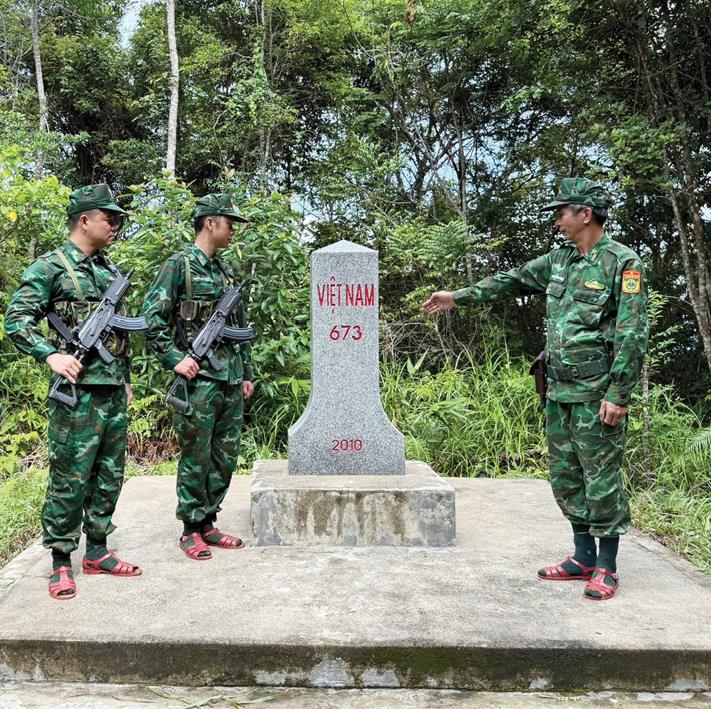 Những bước chân lặng thầm trên biên giới