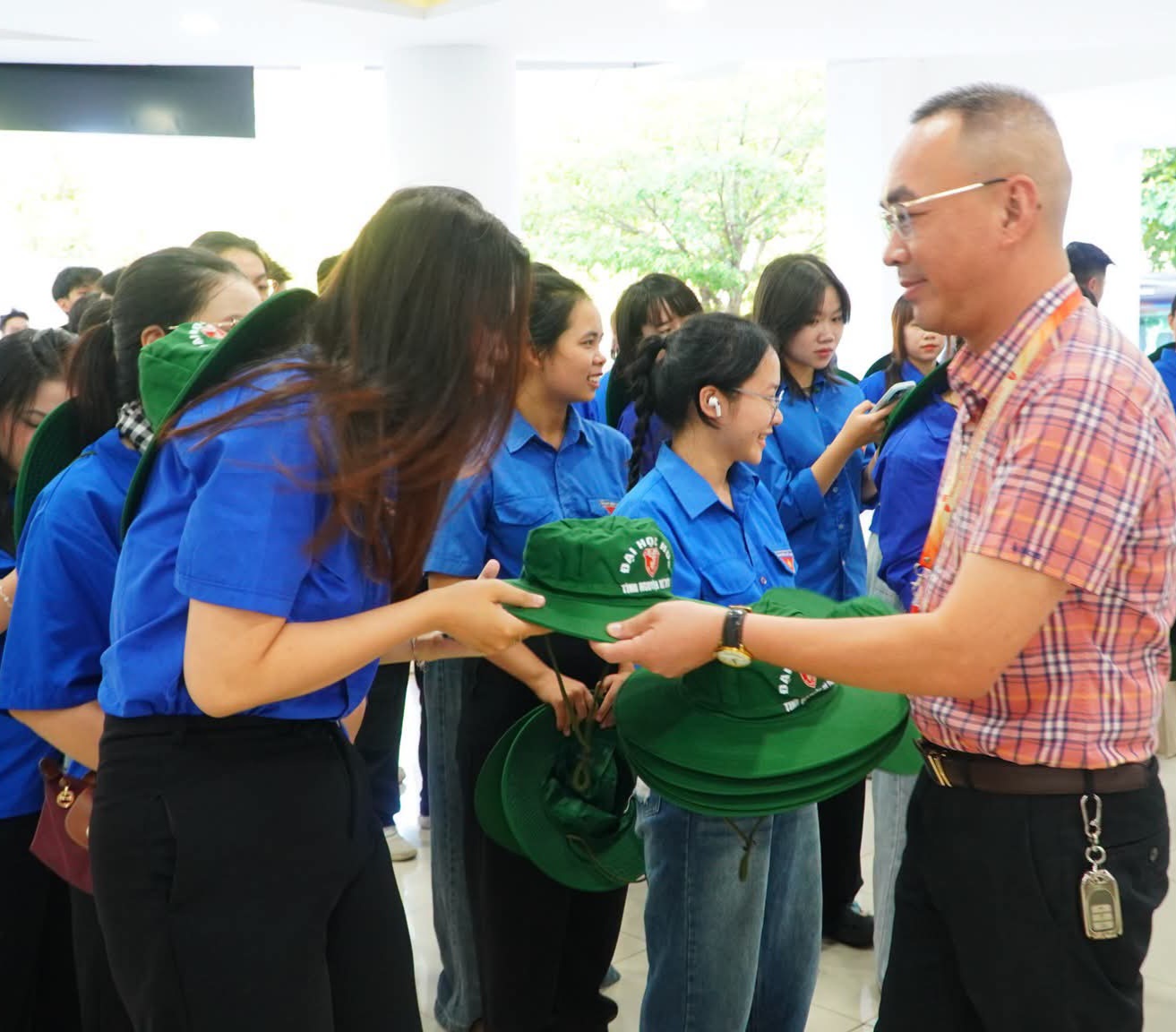 Đoàn viên Đại học Huế xuất quân Chiến dịch tình nguyện hè tại A Lưới 4