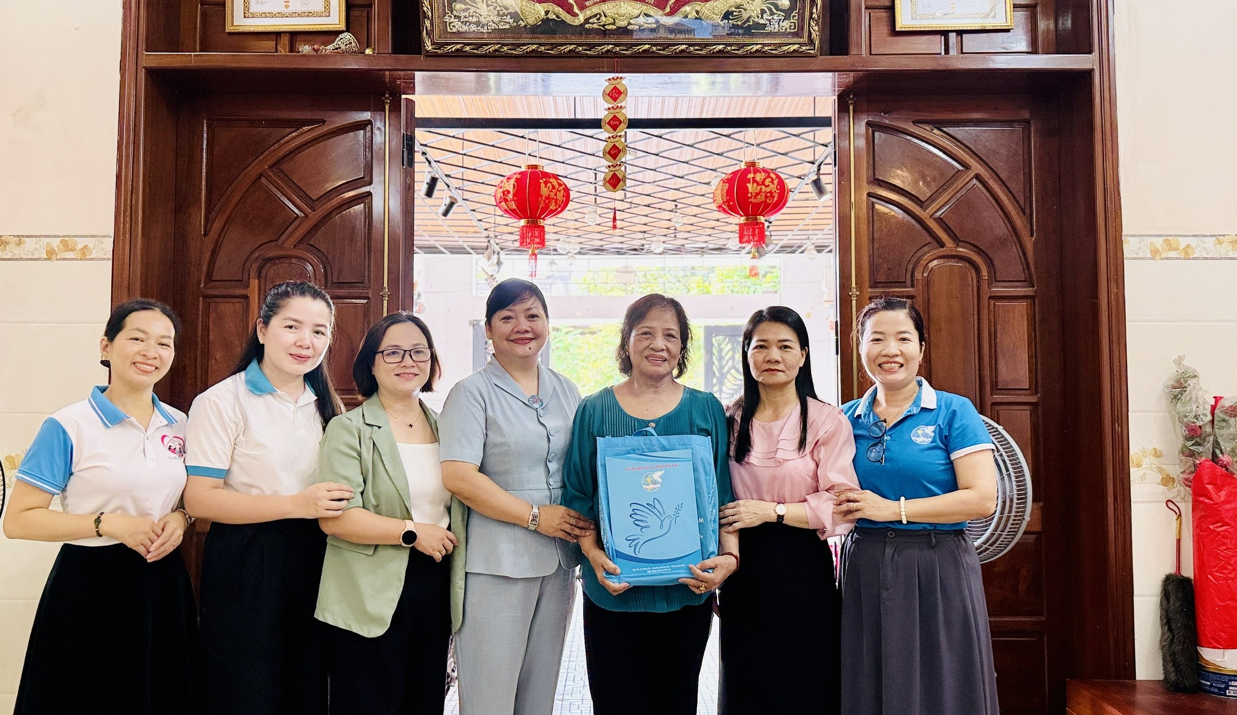 Tri ân các Bà mẹ Việt Nam anh hùng và nữ chiến sĩ Tiểu đội 11 Cô gái Sông Hương