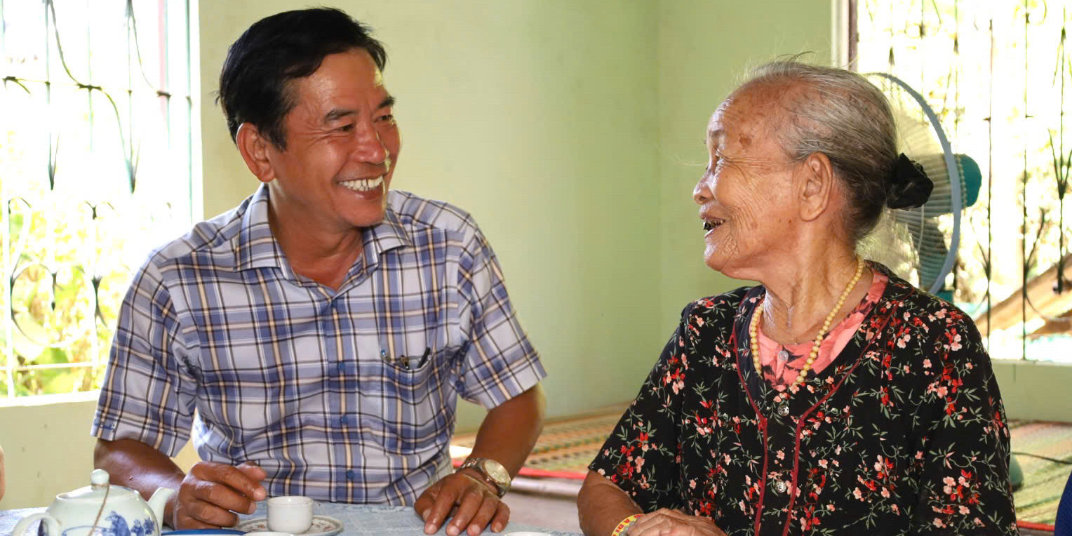 Lãnh đạo thành phố thăm người có công và động viên lực lượng quy tập hài cốt liệt sĩ