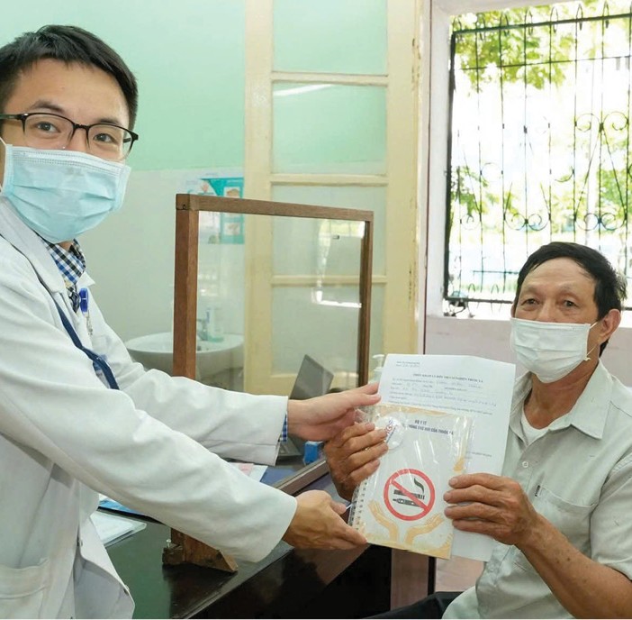 Thêm chế tài để giảm khói thuốc nơi công cộng