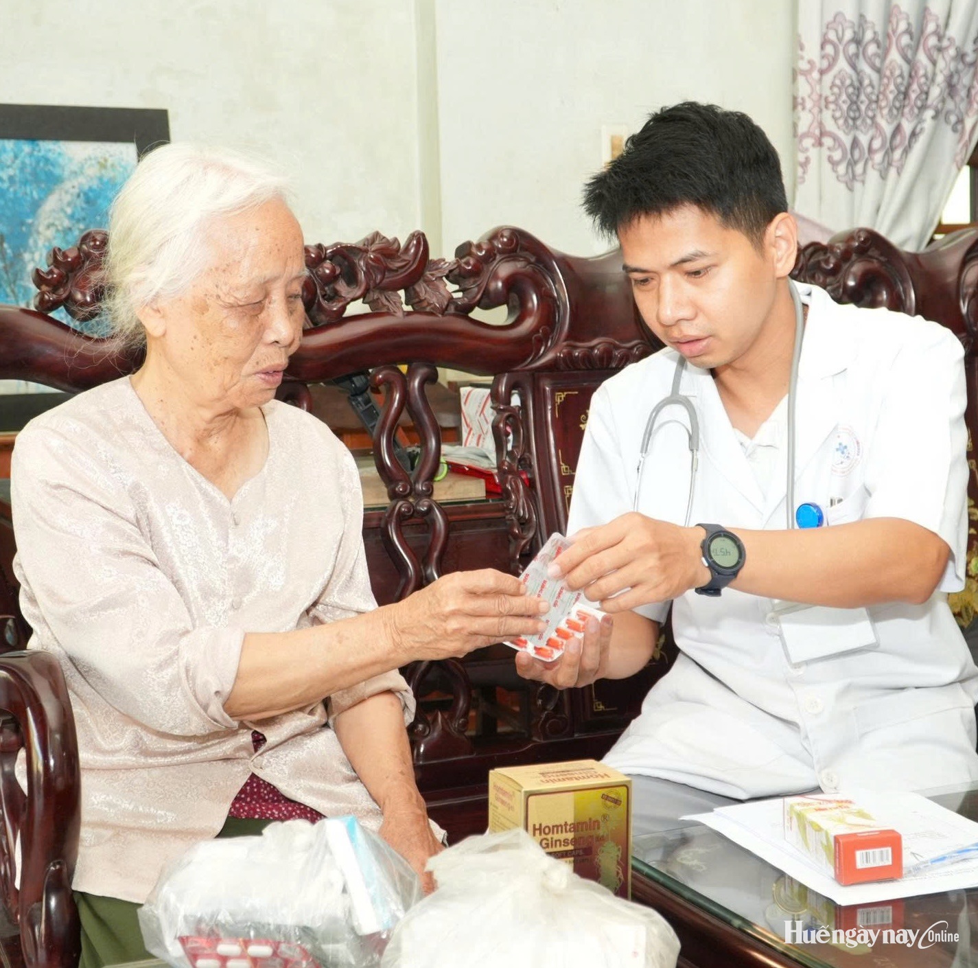 Khám sức khỏe tại nhà cho người có công, thân nhân liệt sĩ