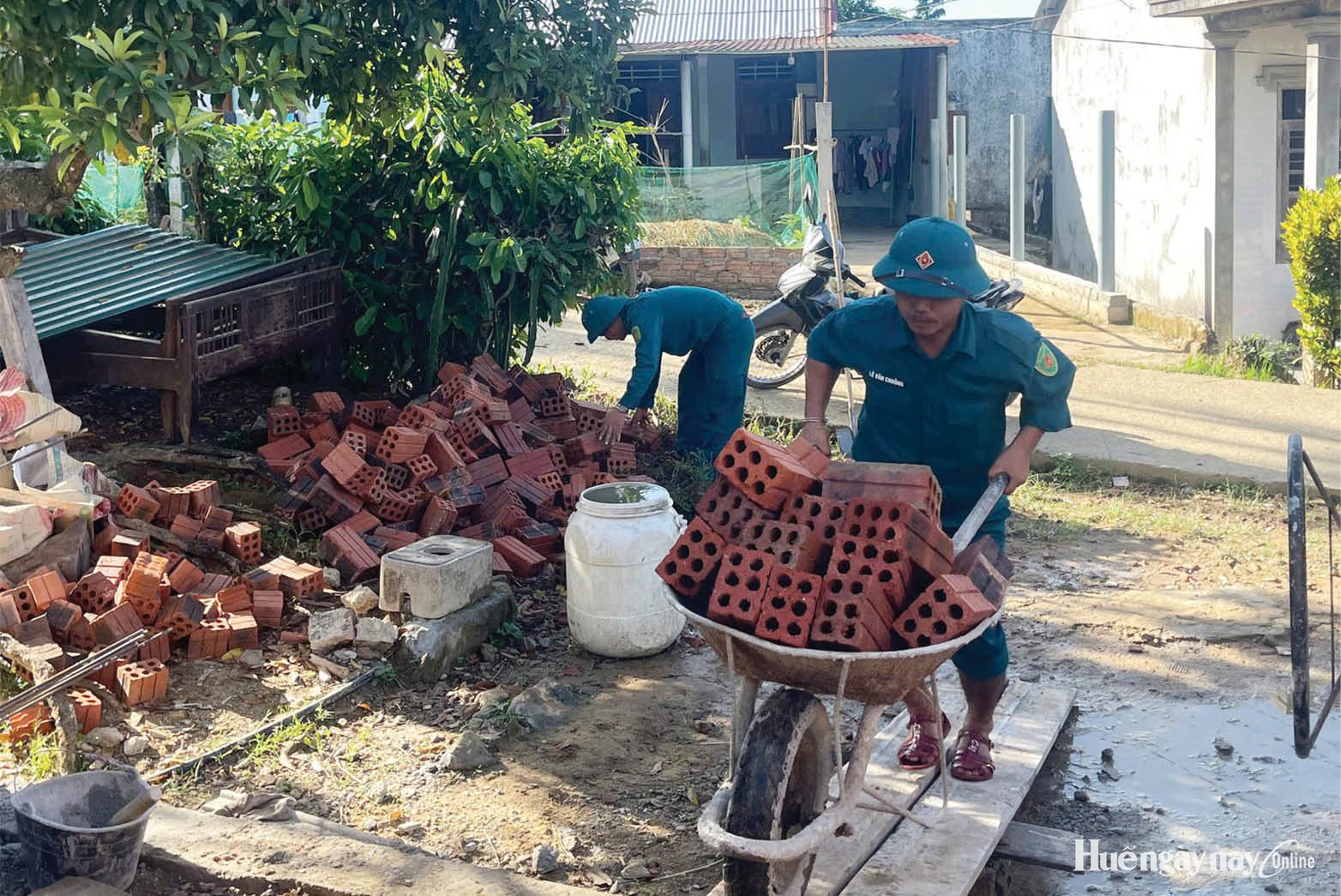 Dựng mái ấm, nối dài tri ân