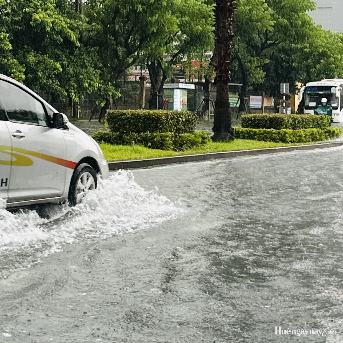 Cảnh báo dông, lốc sét, mưa đá và mưa lớn cục bộ