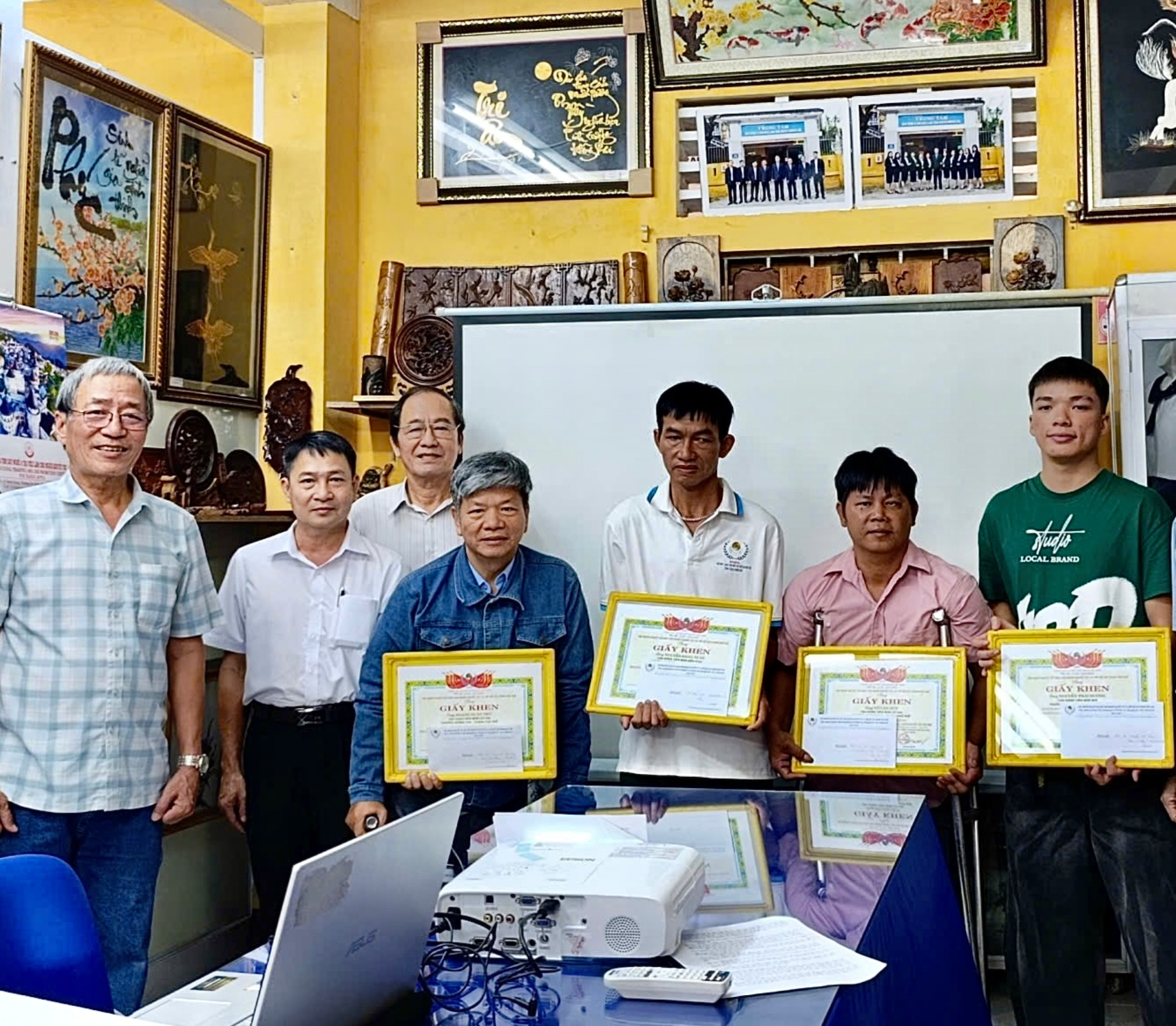 Khen thưởng vận động viên người khuyết tật đạt thành tích cao tại Giải vô địch quốc gia