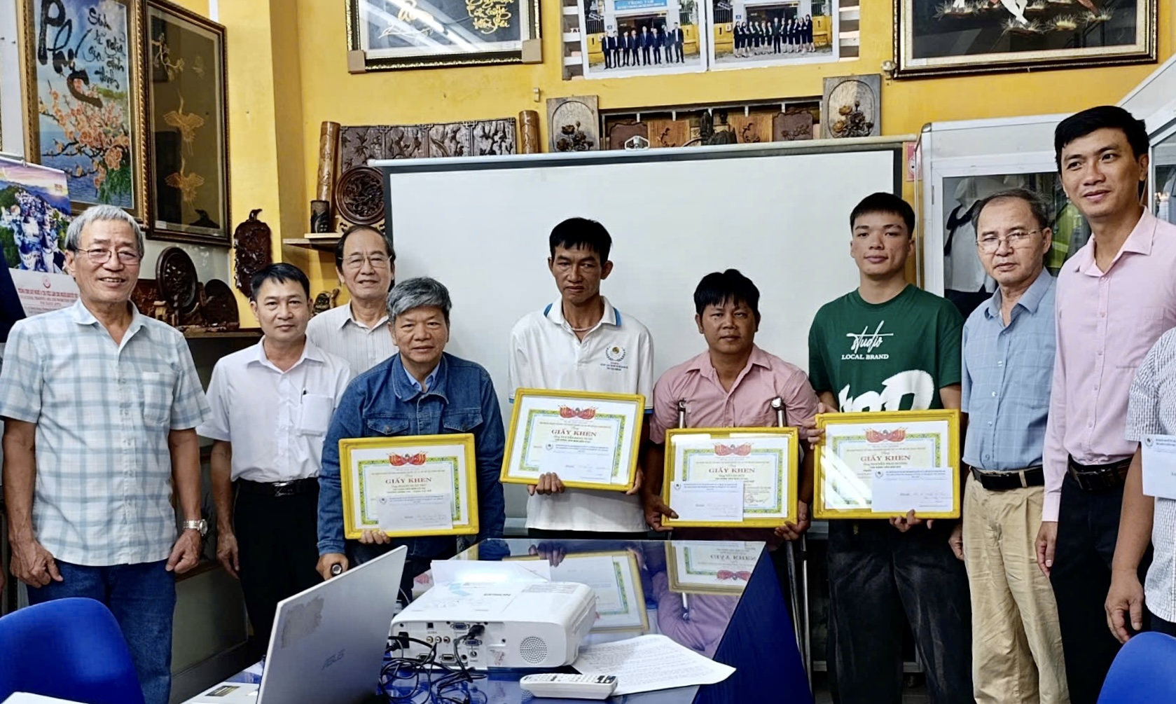 Khen thưởng vận động viên người khuyết tật đạt thành tích cao tại Giải vô địch quốc gia
