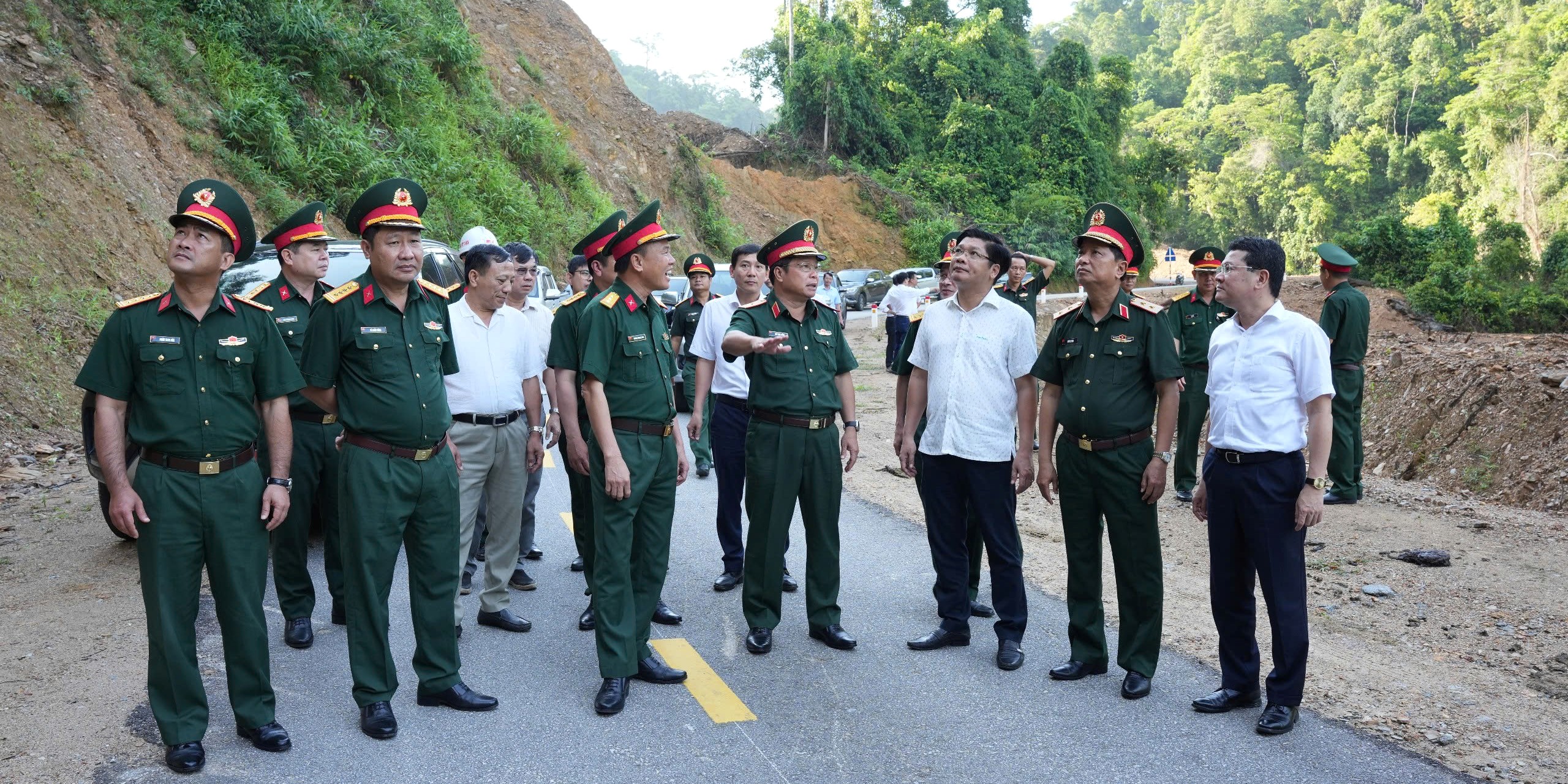 Thắt chặt quốc phòng, thúc đẩy kinh tế vùng cao phía tây thành phố