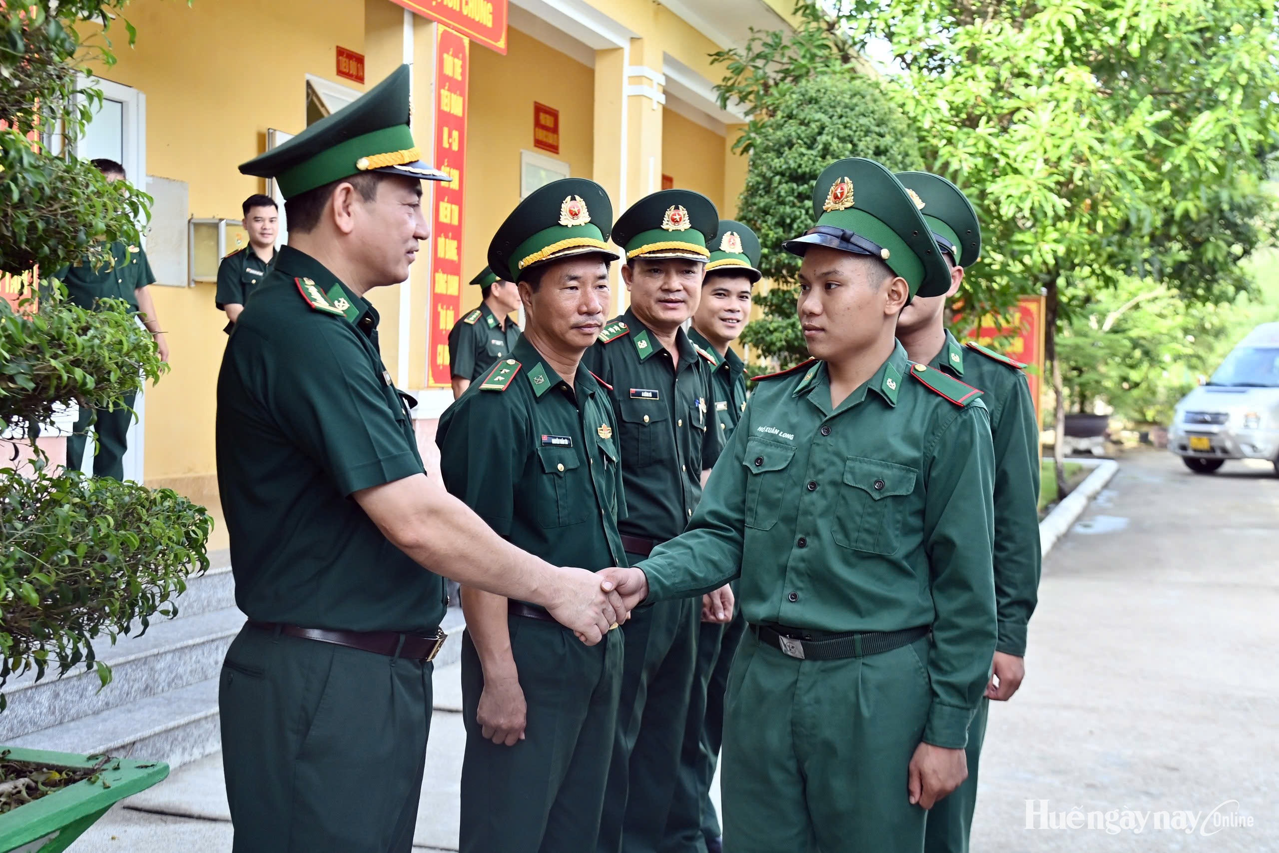 120 chiến sĩ mới nhận nhiệm vụ trên hai tuyến biên giới