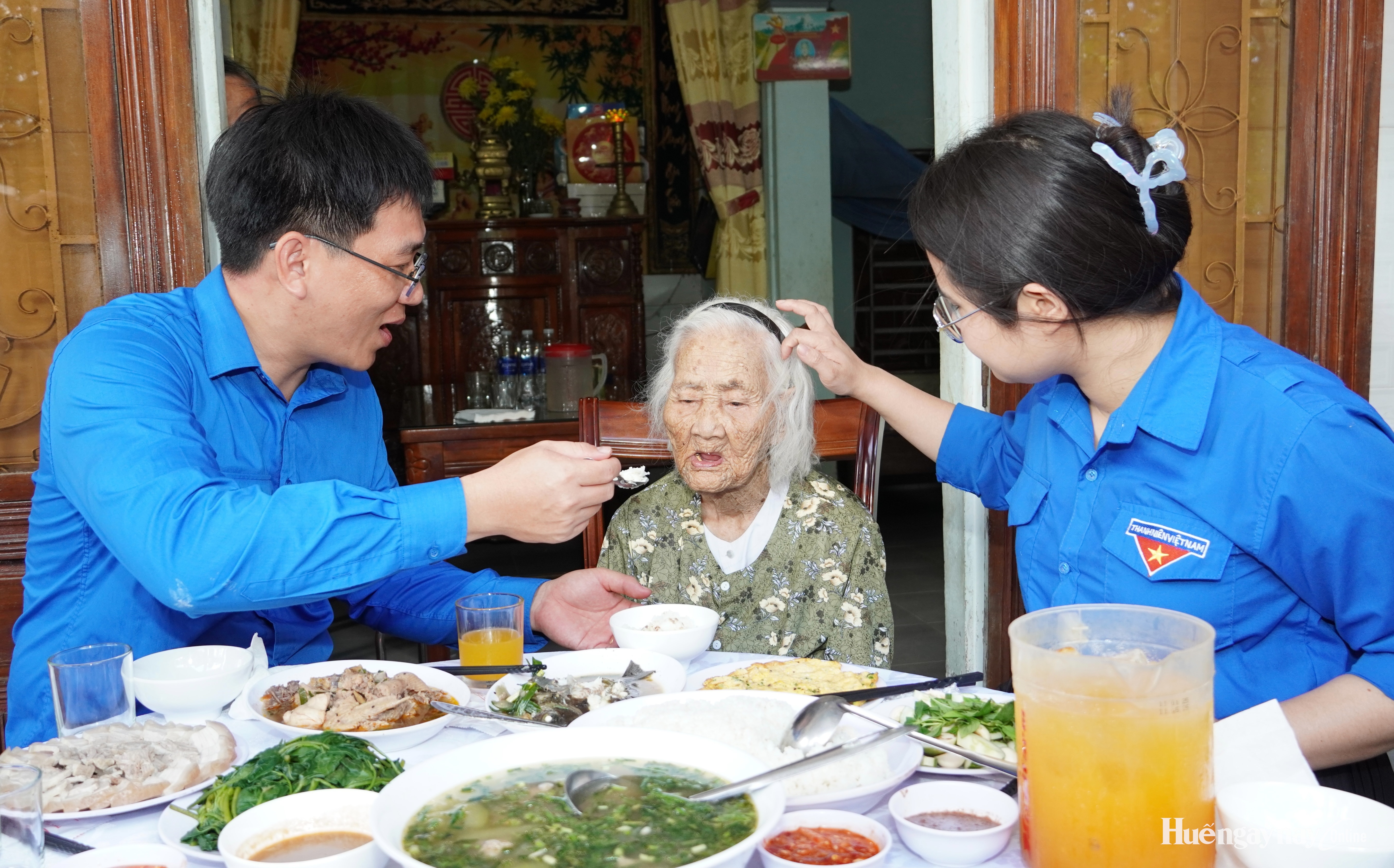 Hành trình tri ân tháng Bảy của tuổi trẻ Báo và Phát thanh, Truyền hình Huế