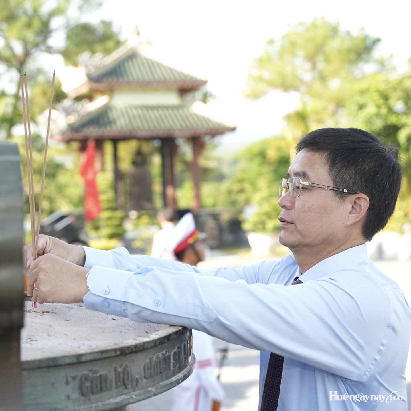 Lãnh đạo thành phố dâng hương, dâng hoa tri ân các Anh hùng liệt sĩ