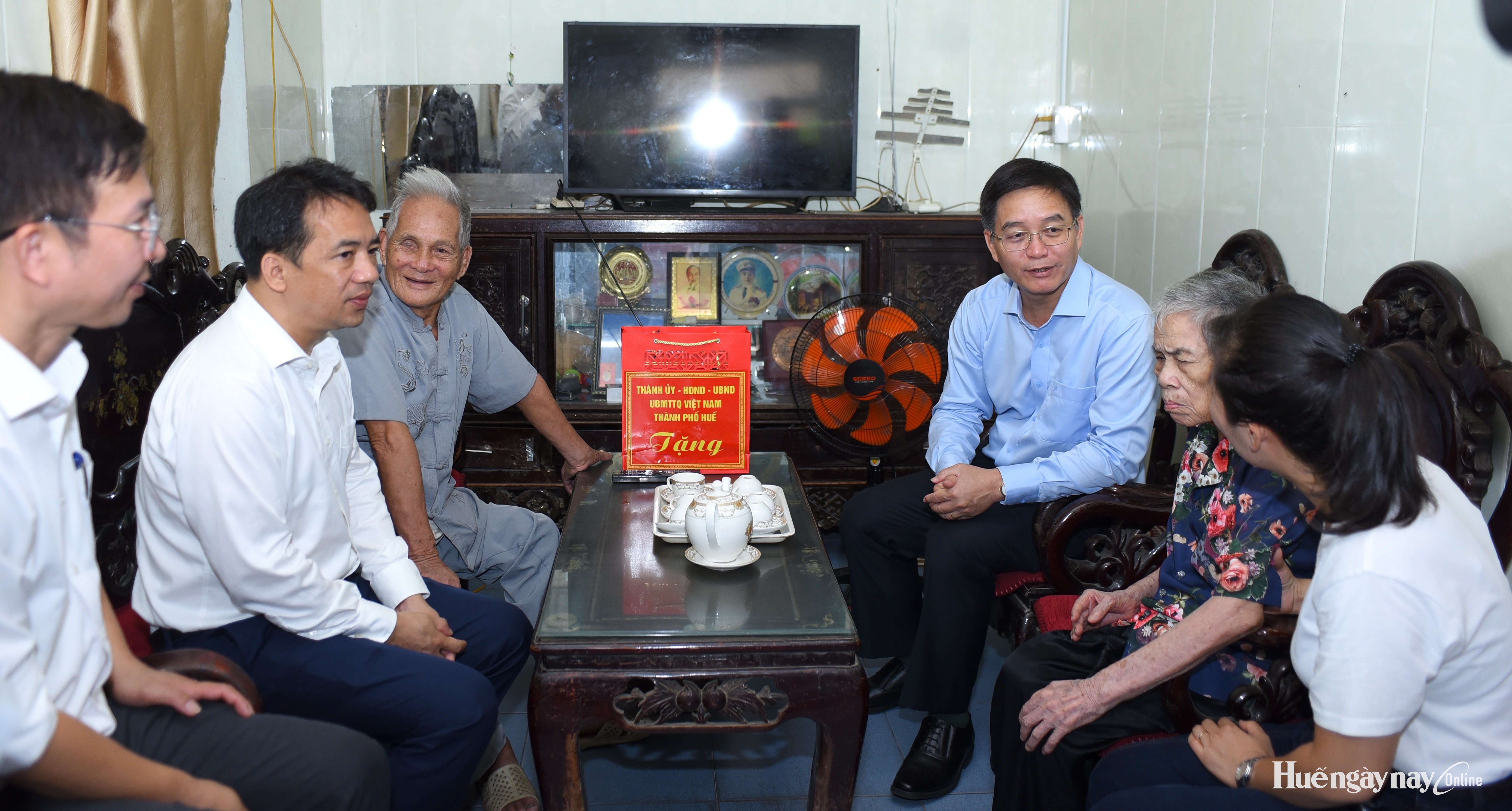 Lãnh đạo thành phố tri ân người có công và các anh hùng dân tộc