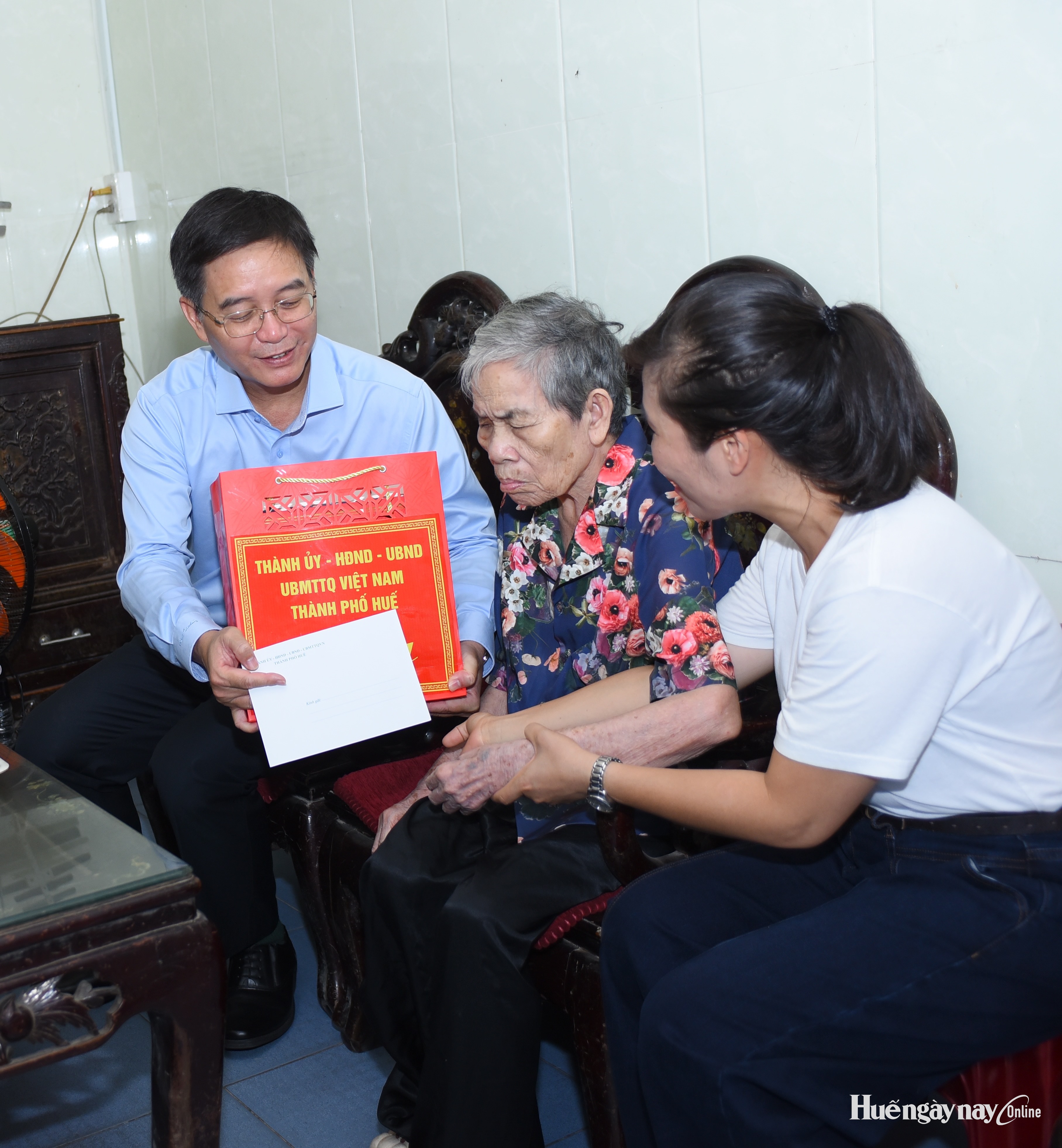 Lãnh đạo thành phố tri ân người có công và các anh hùng dân tộc