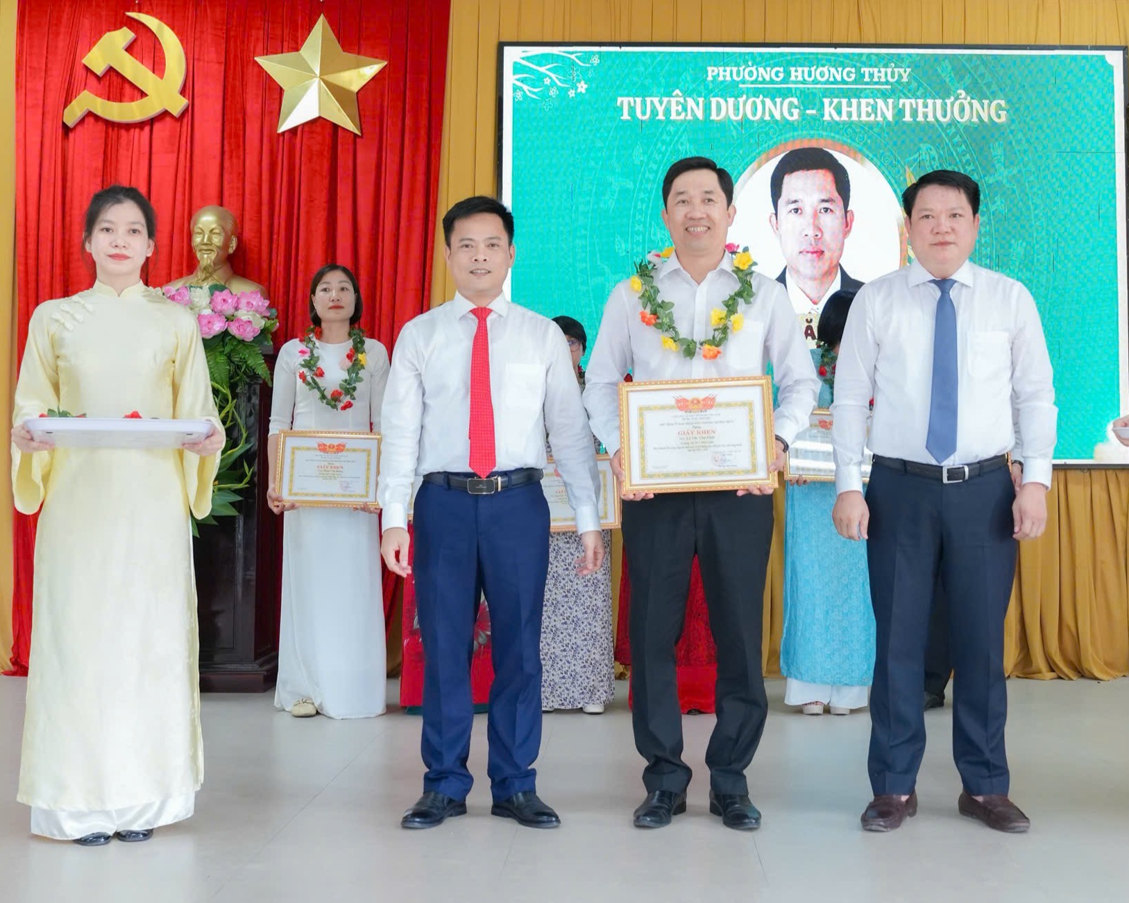 Hương Thủy tuyên dương, khen thưởng giáo viên, học sinh đạt thành tích cao năm học 2025-2026