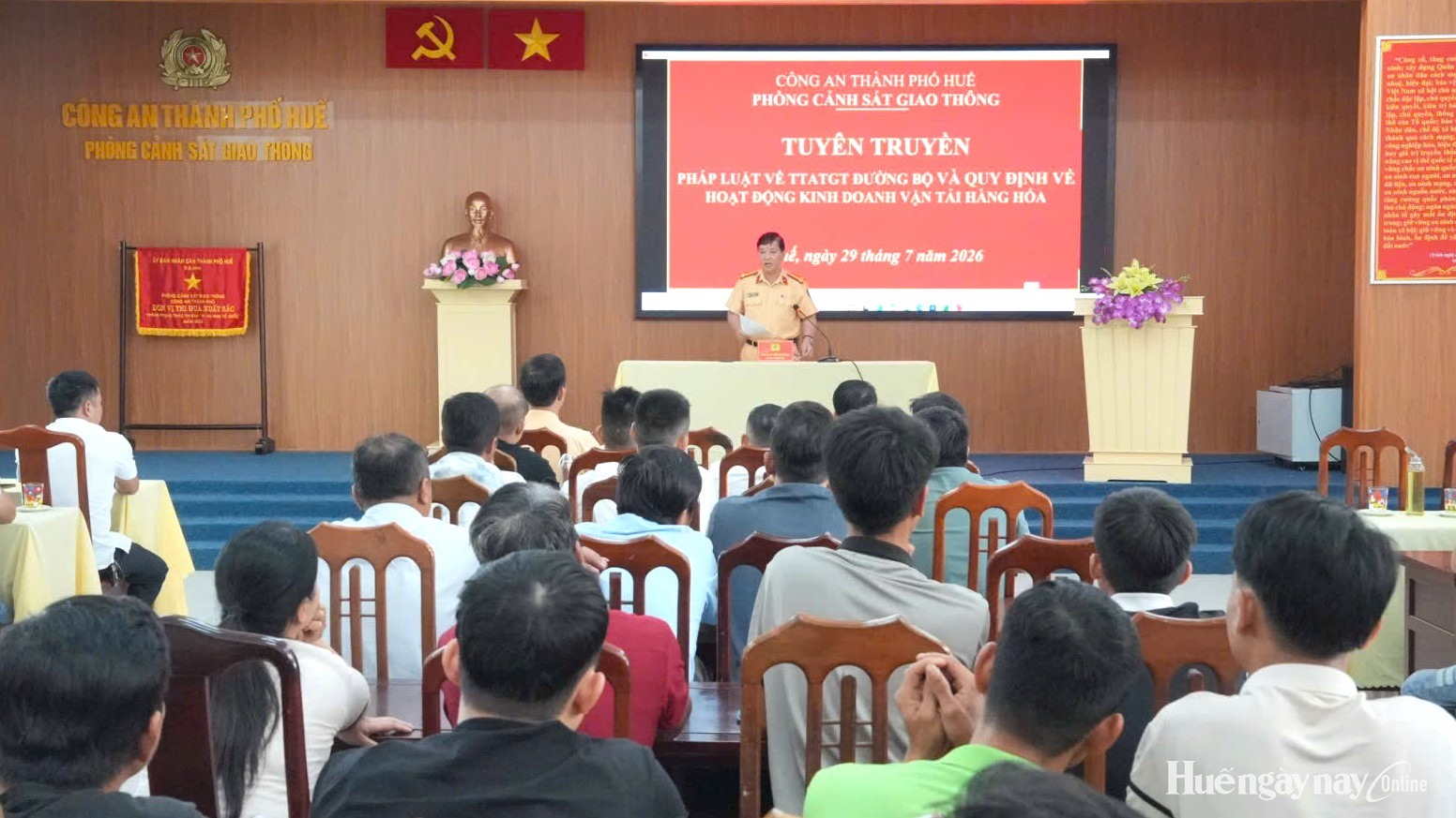 Đồng hành cùng doanh nghiệp vận tải xây dựng văn hóa giao thông