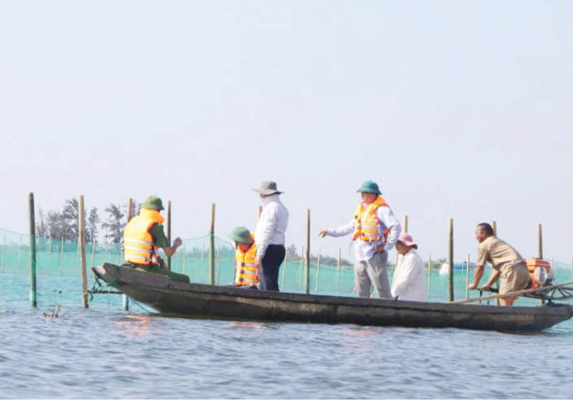 Các công trình vi phạm trên đầm phá ở Phú Vang Cần tự giác tháo dỡ