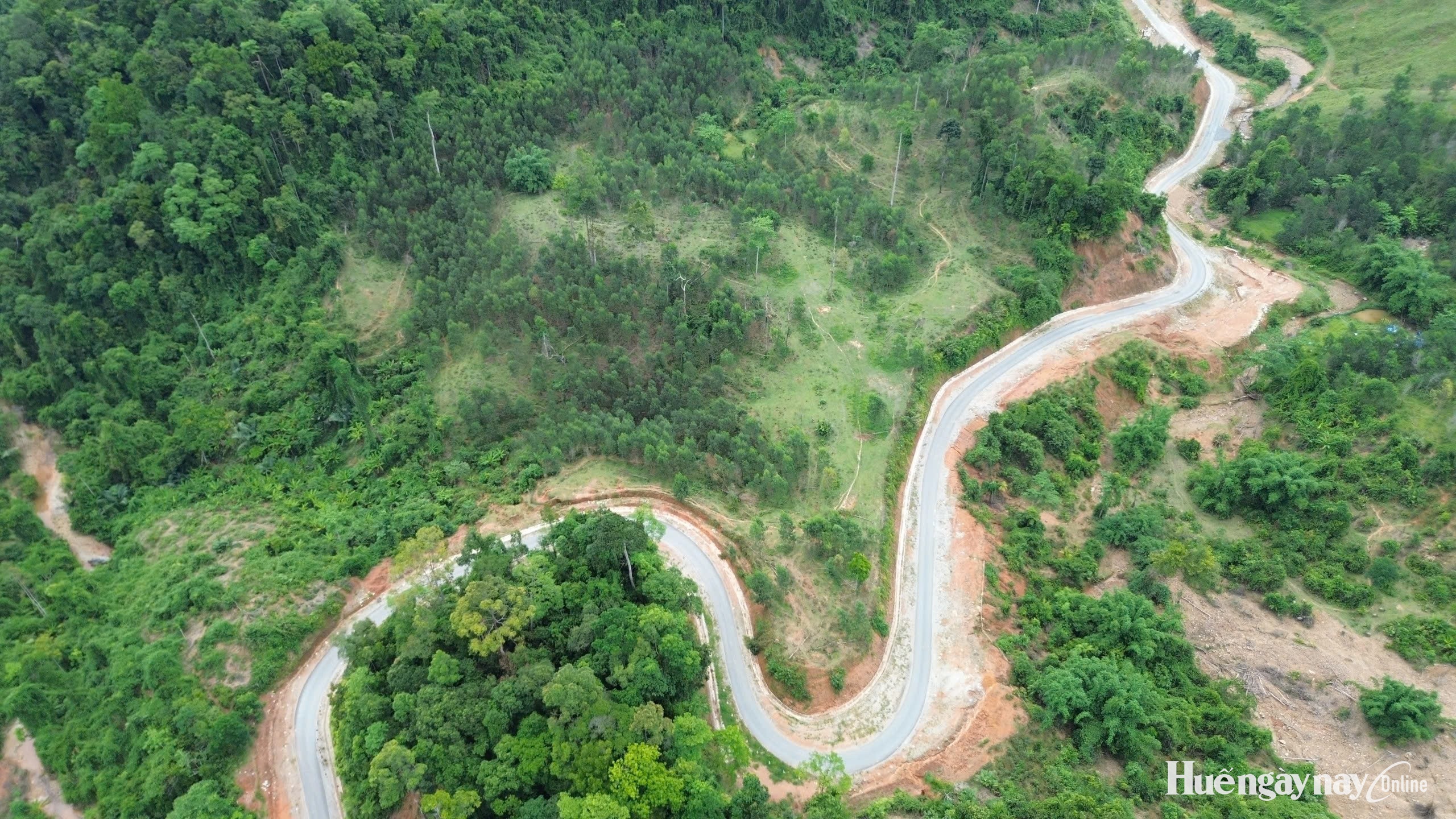 Toàn cảnh tuyến đường dài hơn 48km kết nối Nam Đông - A Lưới
