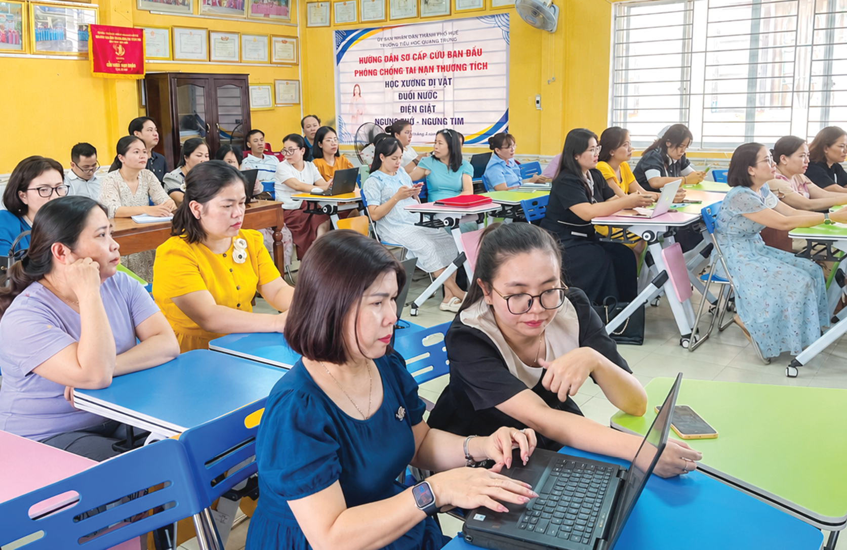 Tinh giản hồ sơ, sổ sách cho giáo viên