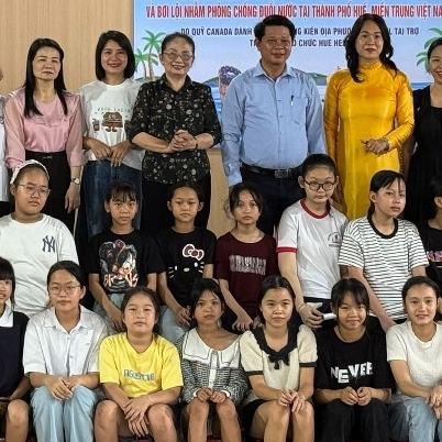 Khởi động dự án dạy bơi, kỹ năng an toàn nước cho phụ nữ và trẻ em gái