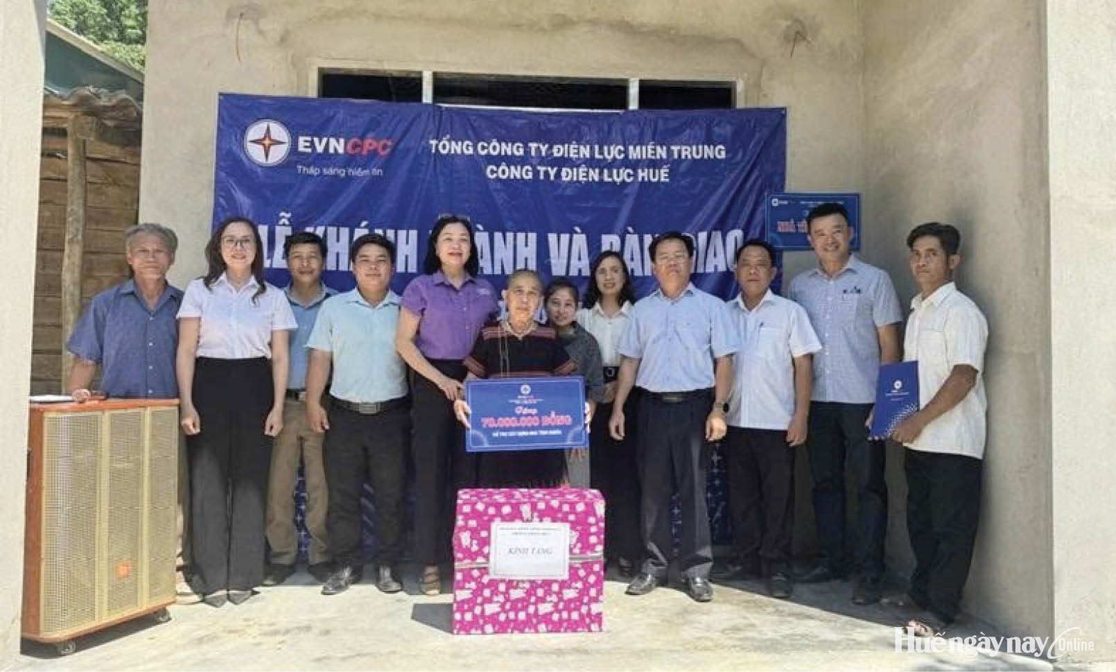 Mái ấm từ những tấm lòng
