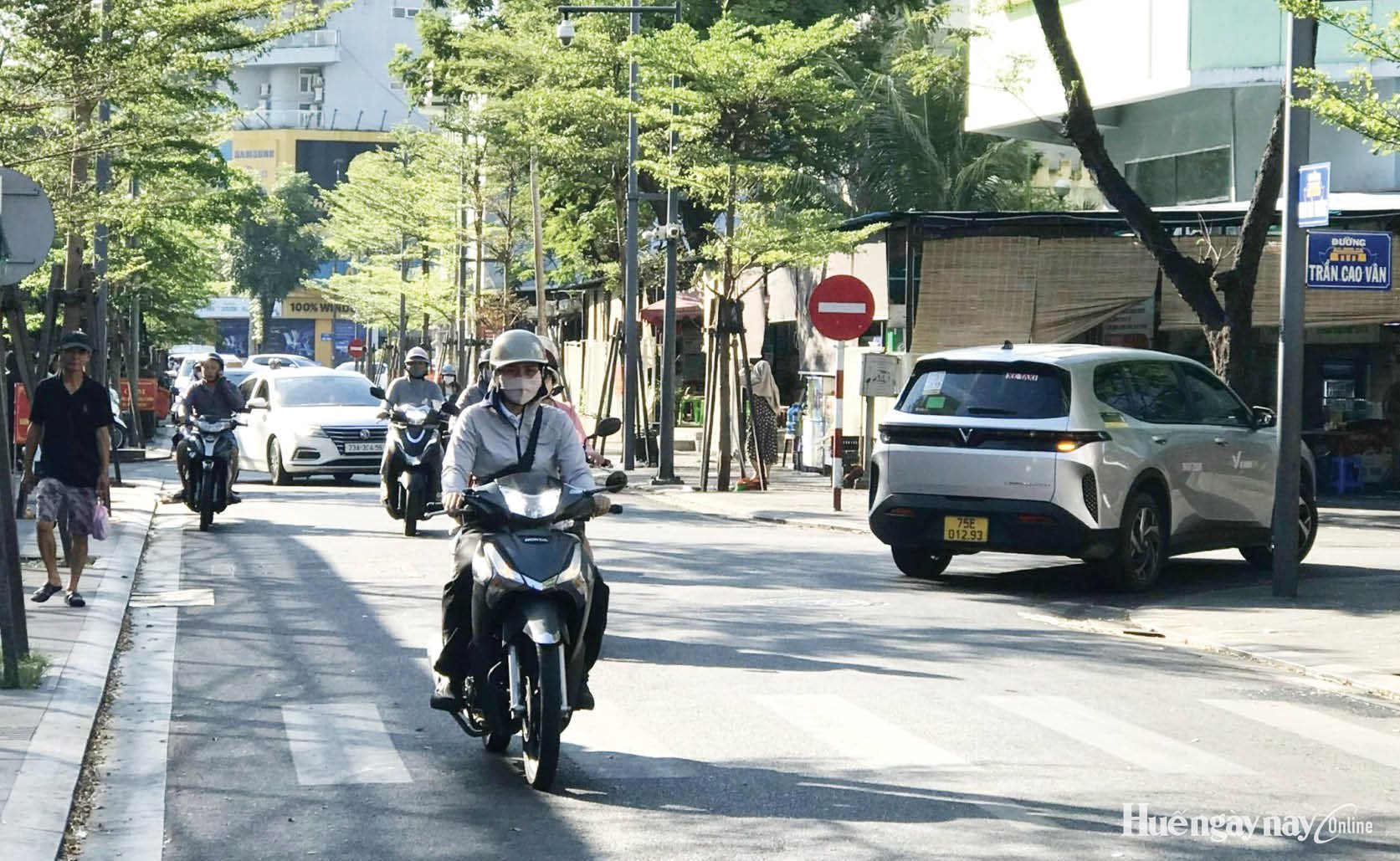 Bất cập đường một chiều trước cổng Khoa Cấp cứu Bệnh viện Trung ương Huế