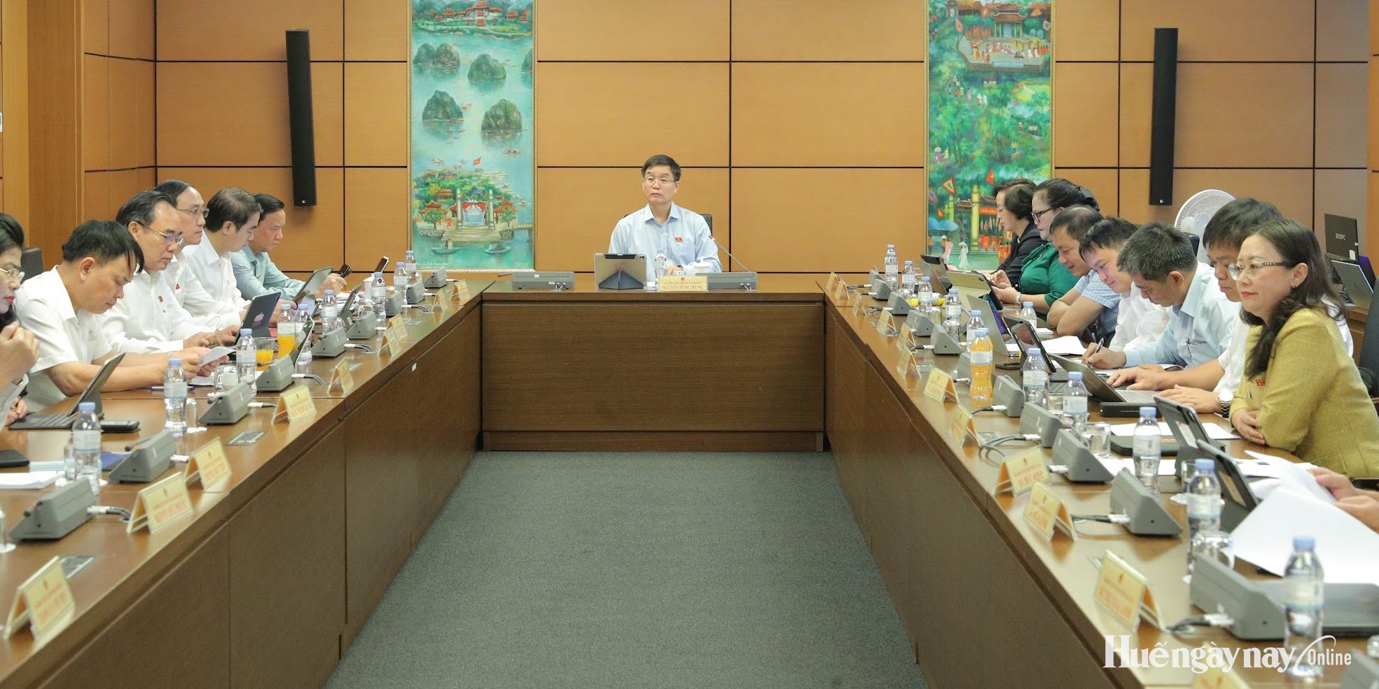 Quản lý bằng dữ liệu số thay cho giấy tờ