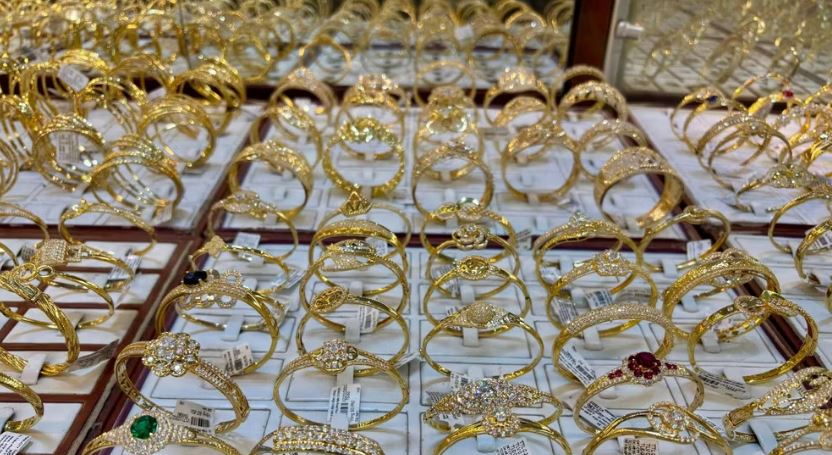 Giá vàng ngày 5 8 Giá vàng nhẫn đắt hơn vàng miếng SJC