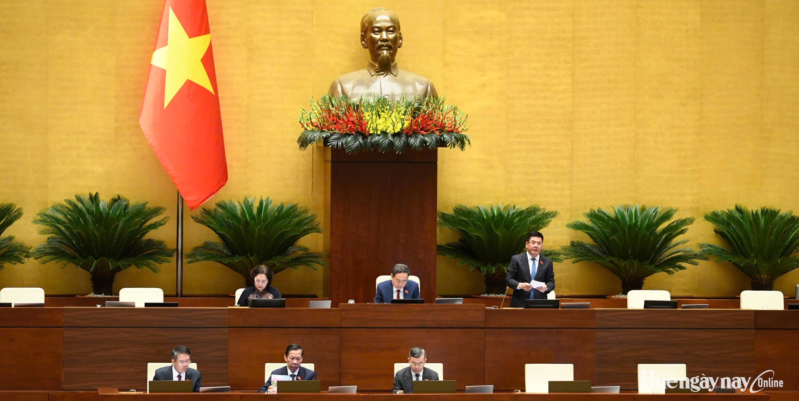 Tháo gỡ điểm nghẽn nhưng không nới lỏng kỷ cương pháp luật