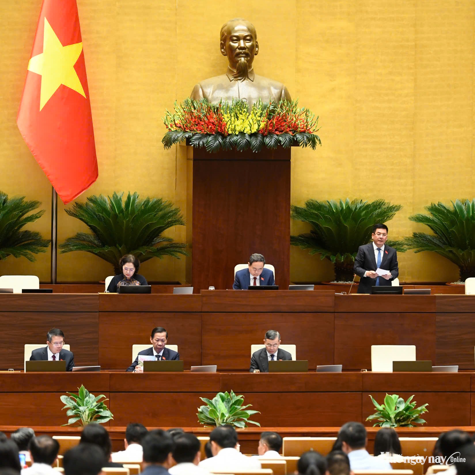 Tháo gỡ điểm nghẽn nhưng không nới lỏng kỷ cương pháp luật