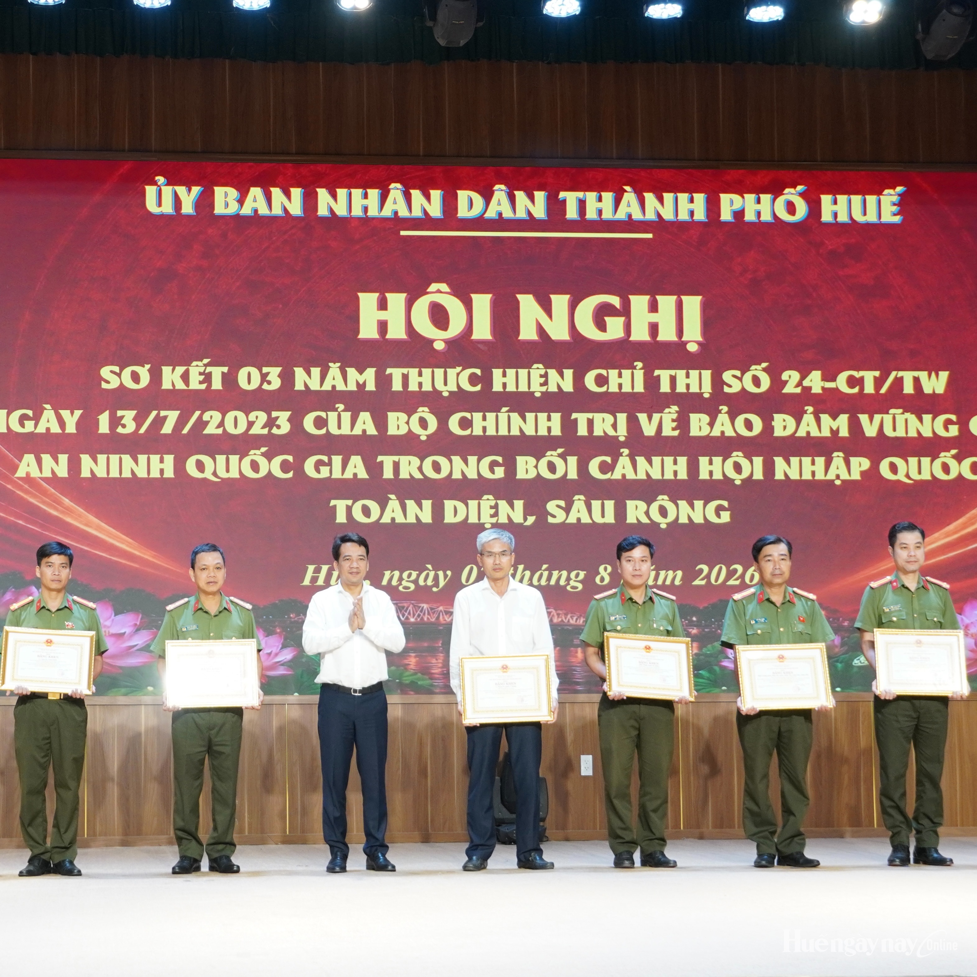 Gắn phát triển với bảo đảm vững chắc an ninh quốc gia