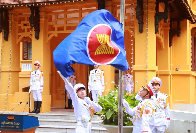 Cùng ASEAN lớn mạnh , cùng kiến tạo tương lai chung của khu vực