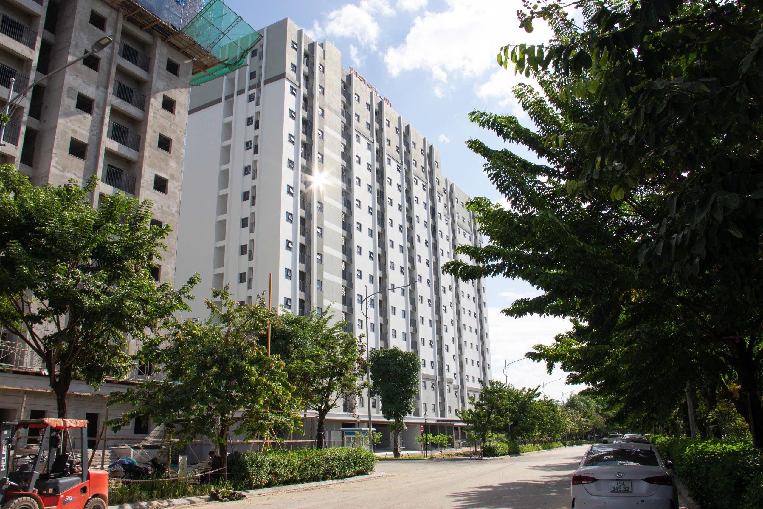Bàn giao hơn 200 căn hộ nhà ở xã hội