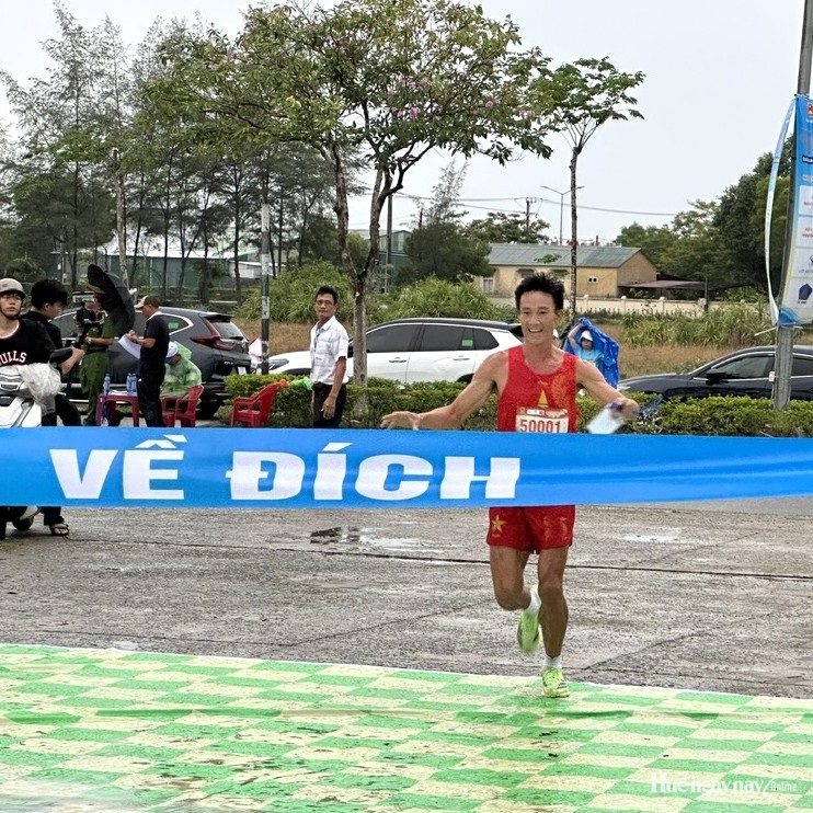 Hơn 1 000 vận động viên tham gia giải chạy cộng đồng “Hành trình kết nối” năm 2026