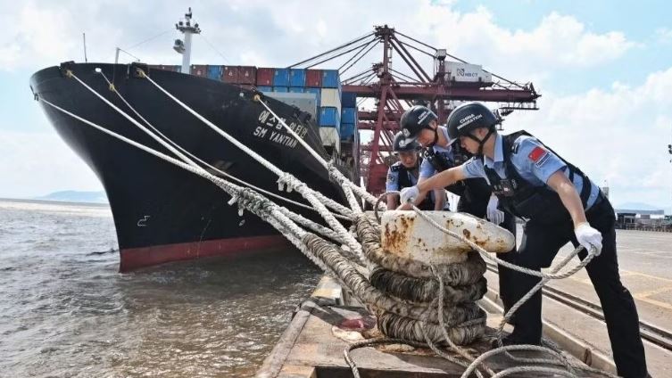 Trung Quốc, Nhật Bản ứng phó bão Dolphin