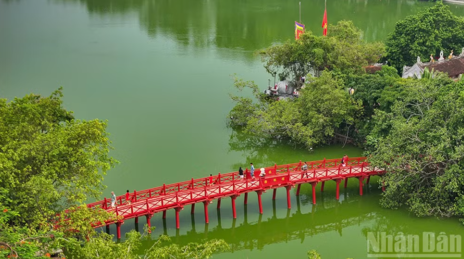 Phát triển sản phẩm du lịch liên vùng gắn với bản sắc riêng
