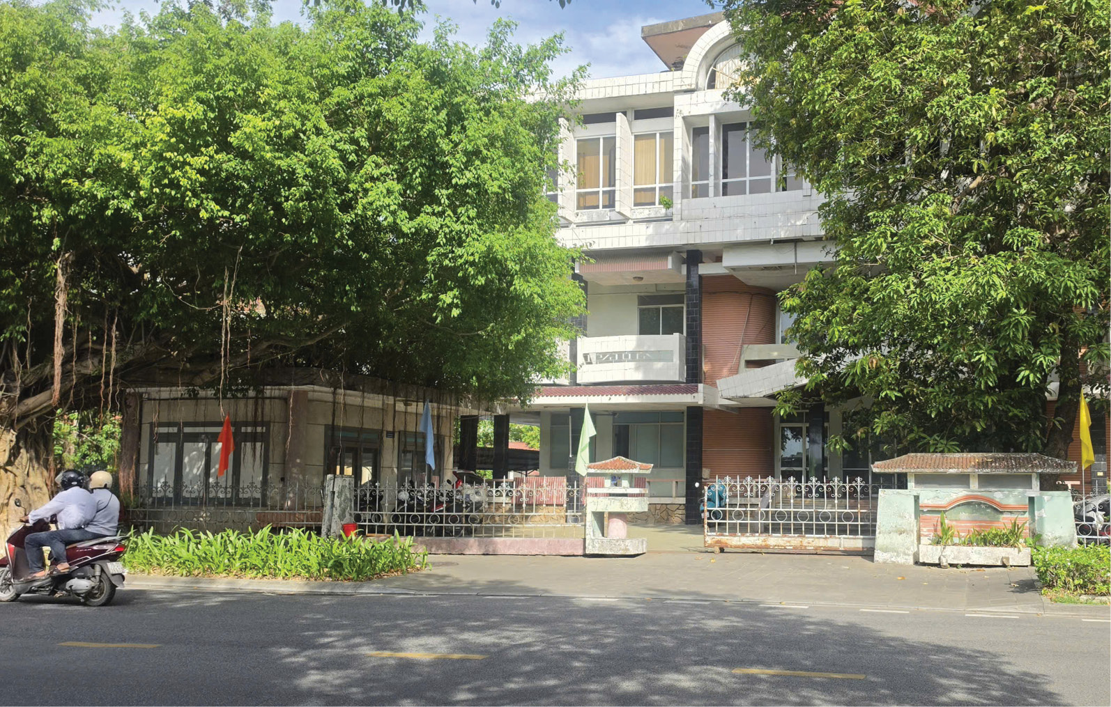 Mở lối cho cơ sở nhà, đất dôi dư